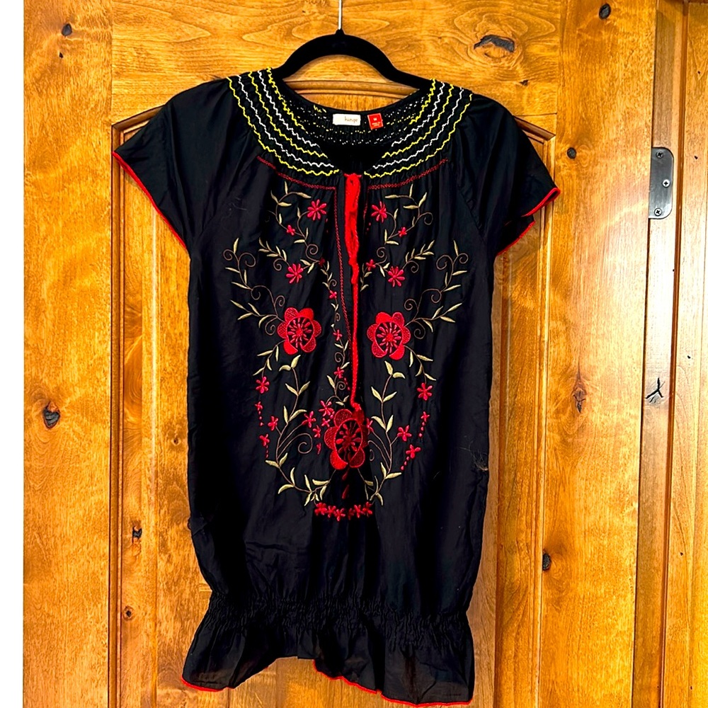 Hinge Short Sleeve Blouse